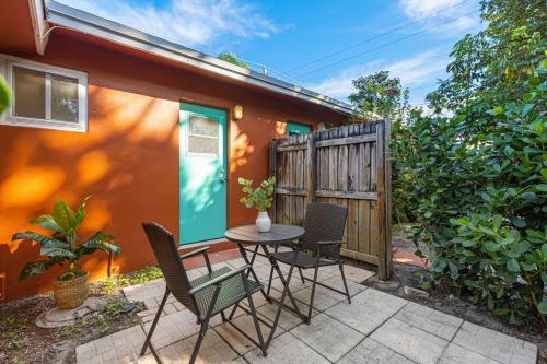 Charming cozy studio @ Lake Ridge in Wilton Manors Charming cozy studio @ Lake Ridge in Wilton Manors