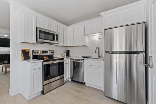 Fin's Inn near Ripley's Believe It or Not! Fin's Inn near Ripley's Believe It or Not!