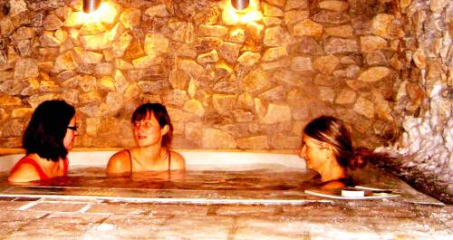 Pezsgőfürdő, Historic Inn vacation Rental in Port Albert (ON) Pezsgőfürdő, Historic Inn vacation Rental in Port Albert (ON)