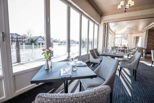 Restaurant, Thames Riviera Hotel in Slough Restaurant, Thames Riviera Hotel in Slough