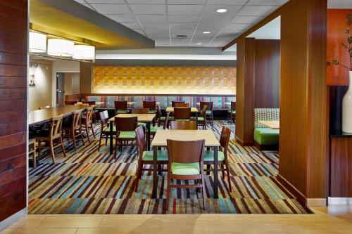 餐飲選擇, 萬豪萬楓酒店 - 亞特蘭大利西亞斯普林斯 (Fairfield Inn & Suites Atlanta Lithia Springs) in 喬治亞州利西亞斯普林斯(GA) 餐飲選擇, 萬豪萬楓酒店 - 亞特蘭大利西亞斯普林斯 (Fairfield Inn & Suites Atlanta Lithia Springs) in 喬治亞州利西亞斯普林斯(GA)