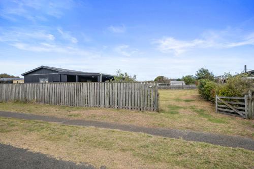 Näkymä ulkoa, Himatangi Kiwi Bach - Himatangi Beach Holiday Home in Himatangi Beach Näkymä ulkoa, Himatangi Kiwi Bach - Himatangi Beach Holiday Home in Himatangi Beach