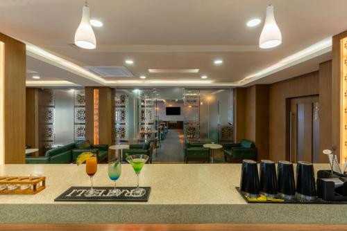 בר/טרקלין, Sterling Ooty Elk Hill in אוטי בר/טרקלין, Sterling Ooty Elk Hill in אוטי