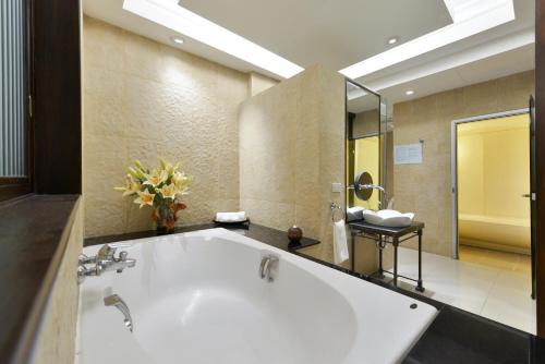 Spa, Twin Towers Hotel near Hua Lamphong Railway Station Spa, Twin Towers Hotel near Hua Lamphong Railway Station