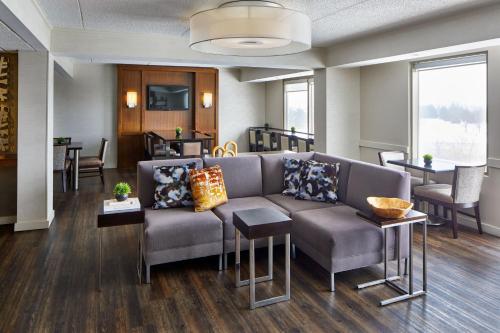 Паб/Коктейль-бар, Detroit Metro Airport Marriott in Romulus Паб/Коктейль-бар, Detroit Metro Airport Marriott in Romulus