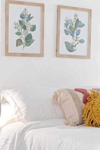 Lovely 2 BR condo in Sailboat Bend