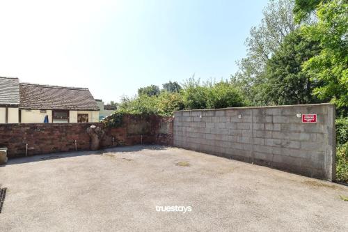 NEW Oakhill House by Truestays - 5 Bedroom House in Stoke-on-Trent in 特伦特法尔 NEW Oakhill House by Truestays - 5 Bedroom House in Stoke-on-Trent in 特伦特法尔