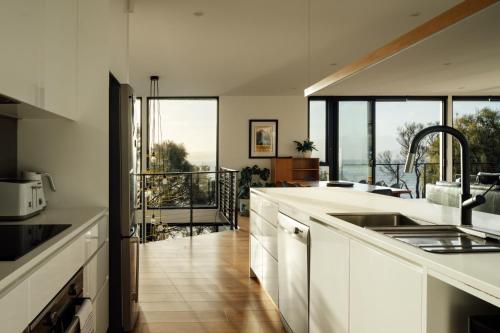 Blessington Beachside Retreat -38km to CBD in ساندفورد Blessington Beachside Retreat -38km to CBD in ساندفورد