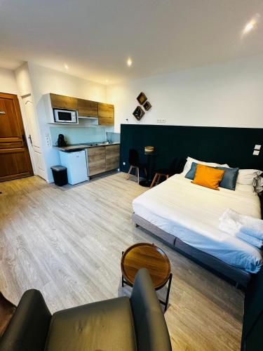 BtoBed - Location Professionnelle - 2 Studios Confort - Proche Parc des Expos et Stade de France in 拉庫爾納夫 BtoBed - Location Professionnelle - 2 Studios Confort - Proche Parc des Expos et Stade de France in 拉庫爾納夫