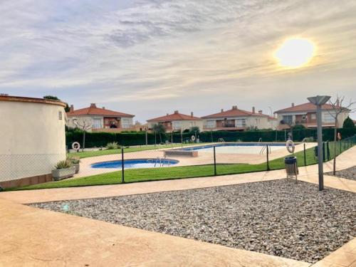 Apartamento con Patio Privado, Piscina Comunitaria y Parking en Miami Playa - ES-9-169 in El Casalot Apartamento con Patio Privado, Piscina Comunitaria y Parking en Miami Playa - ES-9-169 in El Casalot