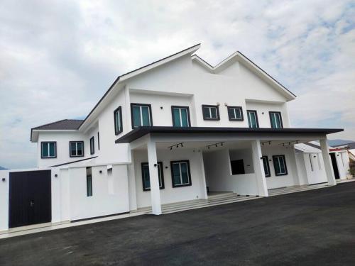 100 négyzetméteres, 4 hálószobás Villa 5 fürdőszobával Kampung Jawa területén (Dawn de Ville-Private Pool BBQ Karaoke 34-40pax) near Birch Emlékmű Toronyóra 100 négyzetméteres, 4 hálószobás Villa 5 fürdőszobával Kampung Jawa területén (Dawn de Ville-Private Pool BBQ Karaoke 34-40pax) near Birch Emlékmű Toronyóra