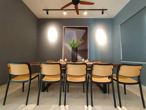 100 négyzetméteres, 4 hálószobás Villa 5 fürdőszobával Kampung Jawa területén (Dawn de Ville-Private Pool BBQ Karaoke 34-40pax) near Birch Emlékmű Toronyóra 100 négyzetméteres, 4 hálószobás Villa 5 fürdőszobával Kampung Jawa területén (Dawn de Ville-Private Pool BBQ Karaoke 34-40pax) near Birch Emlékmű Toronyóra