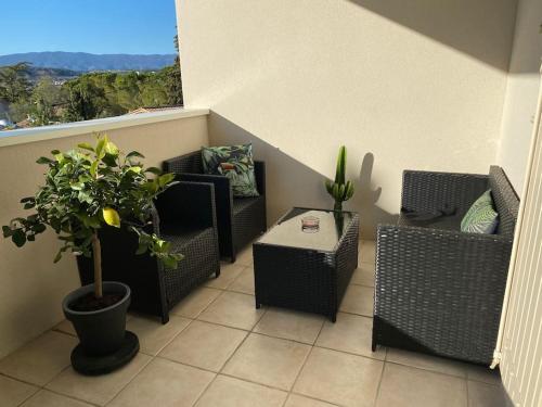 Beau Duplex climatisé T3 vue panoramique Luberon (Beau Duplex climatise T3 vue panoramique Luberon) in Pertuis Town Center Beau Duplex climatisé T3 vue panoramique Luberon (Beau Duplex climatise T3 vue panoramique Luberon) in Pertuis Town Center