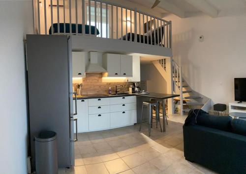 Beau Duplex climatisé T3 vue panoramique Luberon (Beau Duplex climatise T3 vue panoramique Luberon) in Pertuis Town Center Beau Duplex climatisé T3 vue panoramique Luberon (Beau Duplex climatise T3 vue panoramique Luberon) in Pertuis Town Center