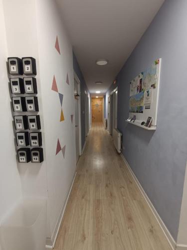 Vestíbulo, Zubia Urban Rooms in Ibaiondo Vestíbulo, Zubia Urban Rooms in Ibaiondo