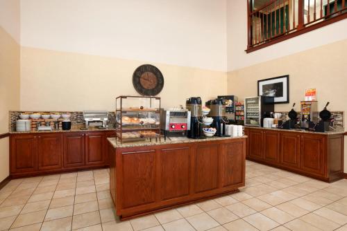 Food and beverages, Country Inn & Suites by Radisson, Beckley, WV in Beckley (WV) Food and beverages, Country Inn & Suites by Radisson, Beckley, WV in Beckley (WV)