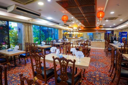 Restaurant, Hotel Indus in Hyderabad Restaurant, Hotel Indus in Hyderabad