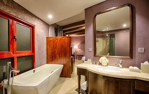 Bathroom, Mercure Danang French Village Bana Hills in Hoa Ninh Bathroom, Mercure Danang French Village Bana Hills in Hoa Ninh