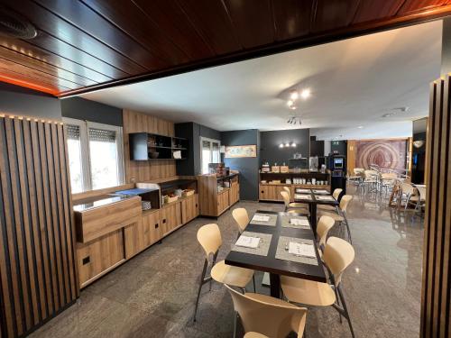 餐饮, Yomo Imperial in 桑特朱莉娅德洛里亚 餐饮, Yomo Imperial in 桑特朱莉娅德洛里亚