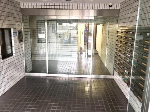 Lobby, 4 minute walk to station. Direct to Shibuya and Shinjuku in 35minutes in Yamato Lobby, 4 minute walk to station. Direct to Shibuya and Shinjuku in 35minutes in Yamato