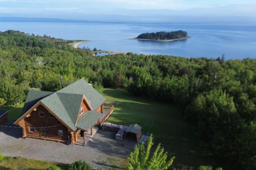 Privacy @ Bras d’Or Lake Eagle House Chalet in Saint Peter's (NS) Privacy @ Bras d’Or Lake Eagle House Chalet in Saint Peter's (NS)