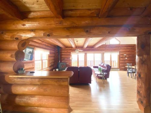 Privacy @ Bras d’Or Lake Eagle House Chalet in Saint Peter's (NS) Privacy @ Bras d’Or Lake Eagle House Chalet in Saint Peter's (NS)