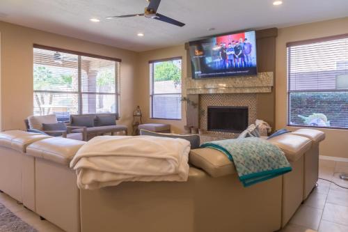 Desert Paradise Pool Spa Pickleball Putt Green in Ahwatukee Desert Paradise Pool Spa Pickleball Putt Green in Ahwatukee