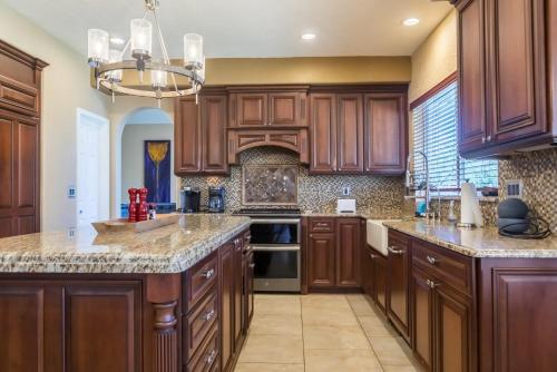 Desert Paradise Pool Spa Pickleball Putt Green in Ahwatukee Desert Paradise Pool Spa Pickleball Putt Green in Ahwatukee