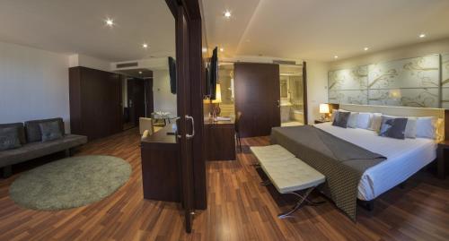 Hotel Ultonia in กิโรนาซิตี้เซ็นเตอร์ Hotel Ultonia in กิโรนาซิตี้เซ็นเตอร์