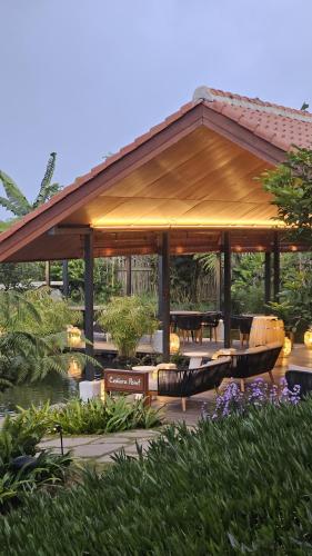 Shared lounge/TV area, Dusun Bedugul Asri near Ulun Danu Bratan Temple Shared lounge/TV area, Dusun Bedugul Asri near Ulun Danu Bratan Temple