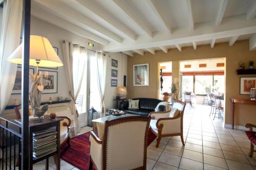 Lobby, Hotel-Restaurant Cote Rivage in Badefols-sur-Dordogne Lobby, Hotel-Restaurant Cote Rivage in Badefols-sur-Dordogne