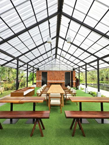 Banquet hall, Dusun Bedugul Asri near Ulun Danu Bratan Temple Banquet hall, Dusun Bedugul Asri near Ulun Danu Bratan Temple