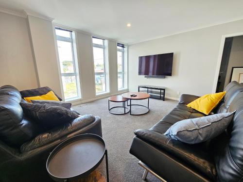 Spacious & Luxurious Newtown Central in Newtown Spacious & Luxurious Newtown Central in Newtown