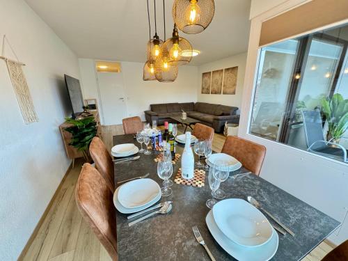 Instalaciones, 3 Zimmer Apartment, 95 qm, max 5 Personen, Balkon, Garage, Internet 100 MBit in Leonberg Instalaciones, 3 Zimmer Apartment, 95 qm, max 5 Personen, Balkon, Garage, Internet 100 MBit in Leonberg