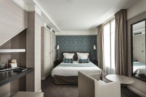 Duo Hotel near Conciergerie Palace Duo Hotel near Conciergerie Palace