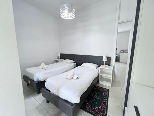 Sunshine Court Apartment No 4