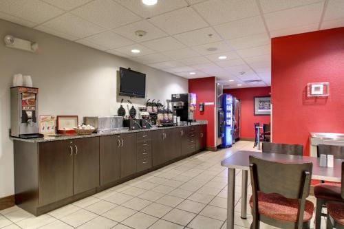 餐飲選擇, 塔斯卡盧薩近大學麥克羅特套房酒店 (Microtel Inn & Suites by Wyndham Tuscaloosa Near University) in 土斯卡魯沙 (AL) 餐飲選擇, 塔斯卡盧薩近大學麥克羅特套房酒店 (Microtel Inn & Suites by Wyndham Tuscaloosa Near University) in 土斯卡魯沙 (AL)