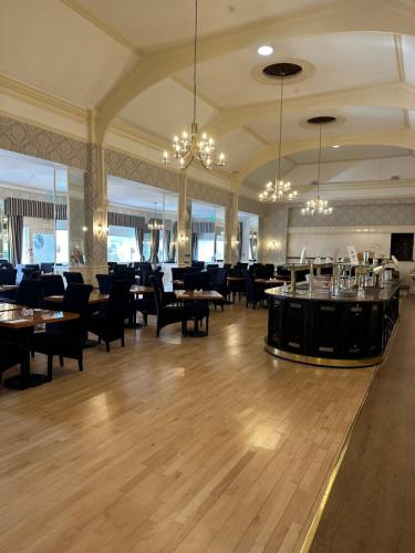 Restaurant, The Clifton Hotel Scarborough in Scarborough Restaurant, The Clifton Hotel Scarborough in Scarborough