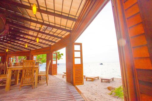 Bar/lounge, Koh Tao Regal Resort in Ko Tao Bar/lounge, Koh Tao Regal Resort in Ko Tao