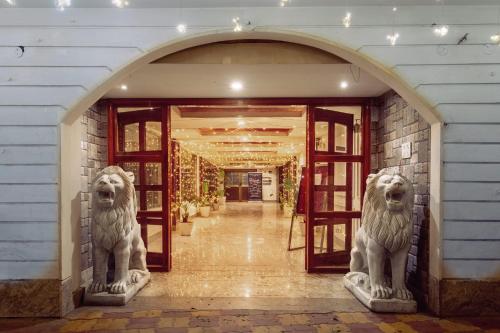 Entrance, Treebo Trend Parnil Palace in Guwahati Entrance, Treebo Trend Parnil Palace in Guwahati