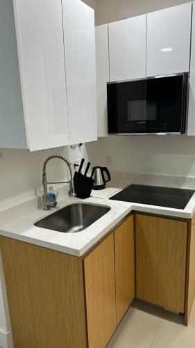 Kitchen, Mimai Rental Hostel 203 in Miami (FL) Kitchen, Mimai Rental Hostel 203 in Miami (FL)