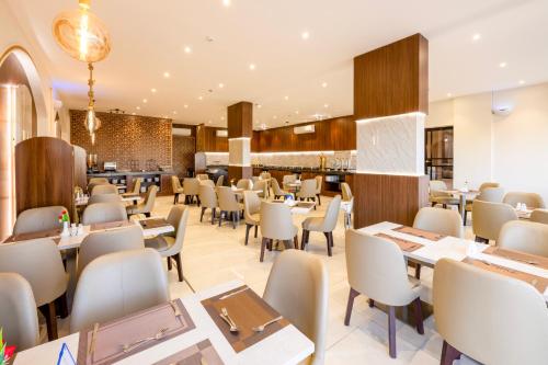 Ресторант, Enala Hotel Apartments - Tabuk in Tabouk Ресторант, Enala Hotel Apartments - Tabuk in Tabouk