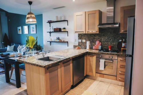 Kitchen, Modern Condo in Casa de Campo in La Romana Kitchen, Modern Condo in Casa de Campo in La Romana