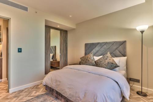 Foreshore place 1510 one bedroom apartment