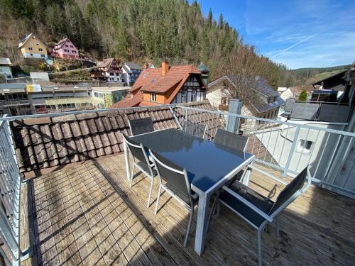 شرفة/ تراس, Self-check-in zentrale Fewos in Triberg - Nah am Wasserfall - in Triberg Town Center شرفة/ تراس, Self-check-in zentrale Fewos in Triberg - Nah am Wasserfall - in Triberg Town Center