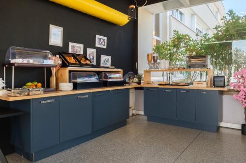 Food and beverages, Comfort Aparthotel Antibes Le Maestria in Trois Moulins Food and beverages, Comfort Aparthotel Antibes Le Maestria in Trois Moulins