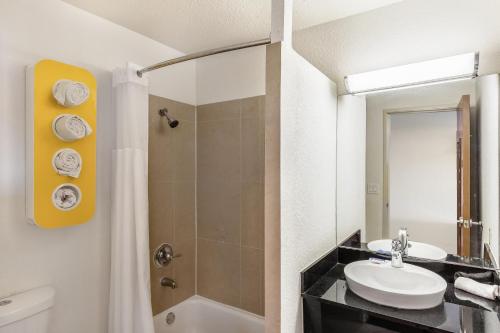 Bathroom, Motel 6-Dallas, TX - South in Cedar Crest Bathroom, Motel 6-Dallas, TX - South in Cedar Crest
