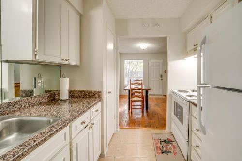 3 Mi to Downtown Dallas Condo with Pool Access! in Highland Park 3 Mi to Downtown Dallas Condo with Pool Access! in Highland Park