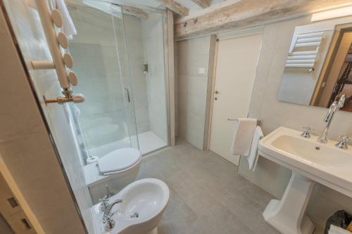 ห้องน้ำ, Corte di Valle Agriturismo in เกรติ ห้องน้ำ, Corte di Valle Agriturismo in เกรติ