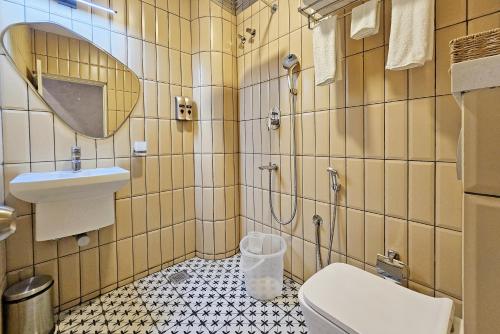 Bathroom, Sea Gadabout - Seaside Stays in Pondicherry Bathroom, Sea Gadabout - Seaside Stays in Pondicherry